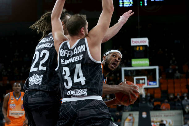 凭借他的速 凭借他的速